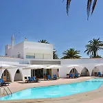 Casa Tres Palmeiras Bed and Breakfast 3*