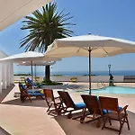 Casa Tres Palmeiras Bed & Breakfast